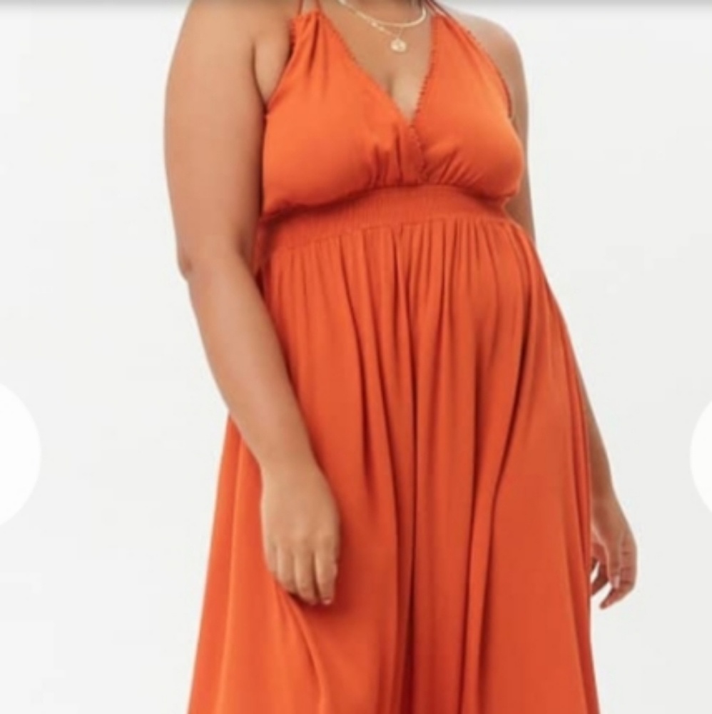 PLUS SIZE HALTER DRESS